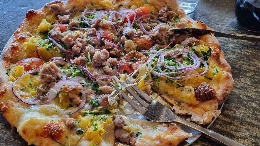 Farina Pizzeria signature dishes Margherita PizzaFormaggio di Capra Pizza (Goat Cheese, Leeks, Pancetta)Salsiccia Pizza (Sausage, Onion, Fennel)Farina Salad